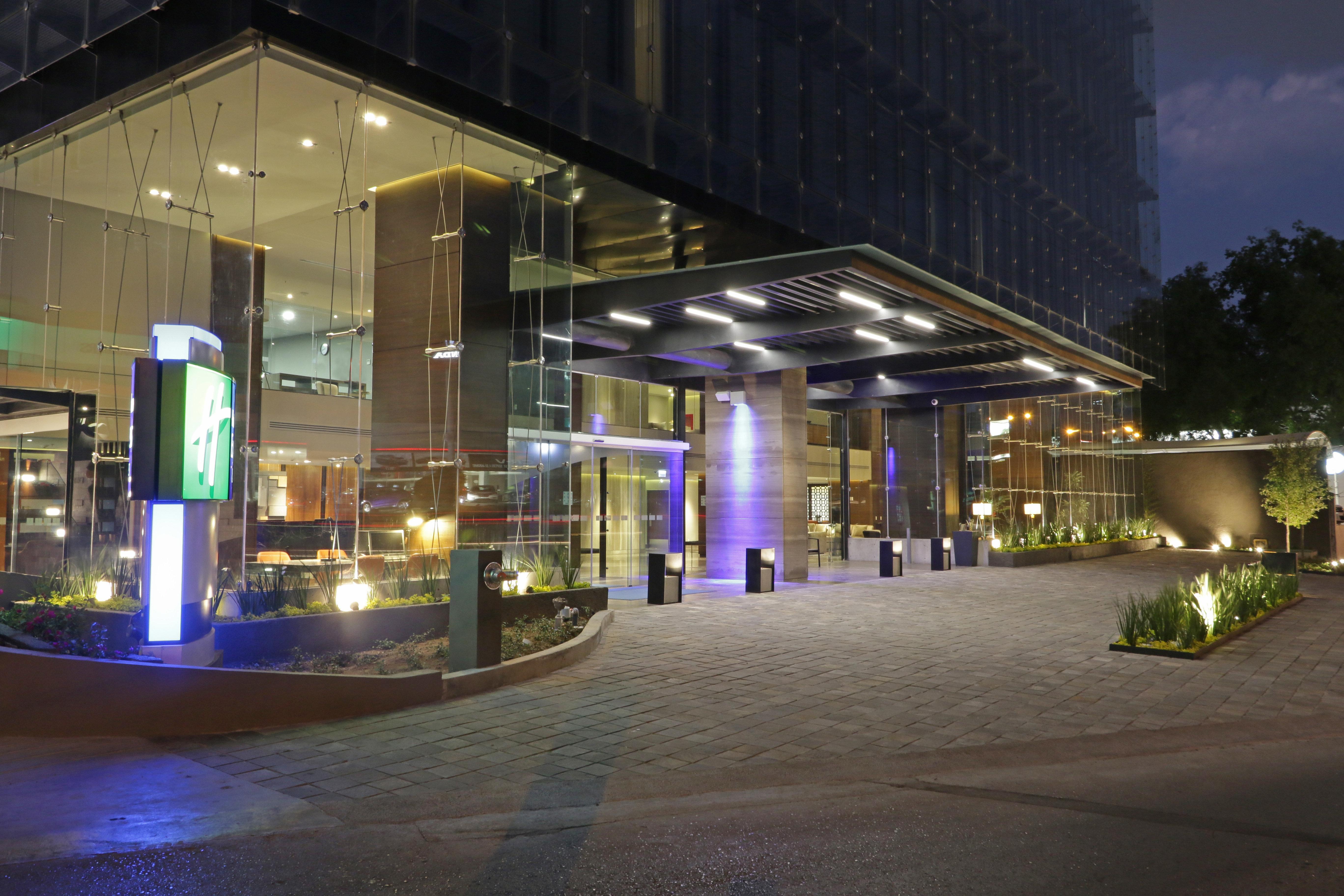 Holiday Inn Express & Suites Monterrey Valle By Ihg San Pedro Garza Garcia Exterior photo